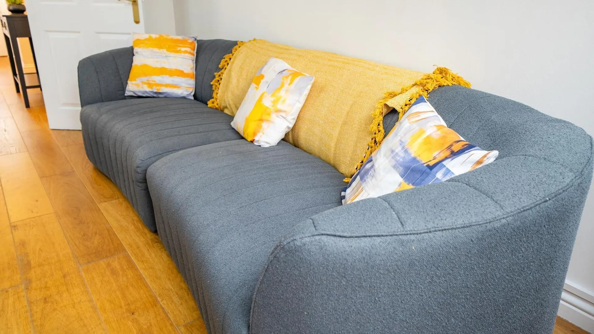 Villa 5 Min To Heathrow & Uxbridge Station With Parking à Hillingdon Hébergement de vacances