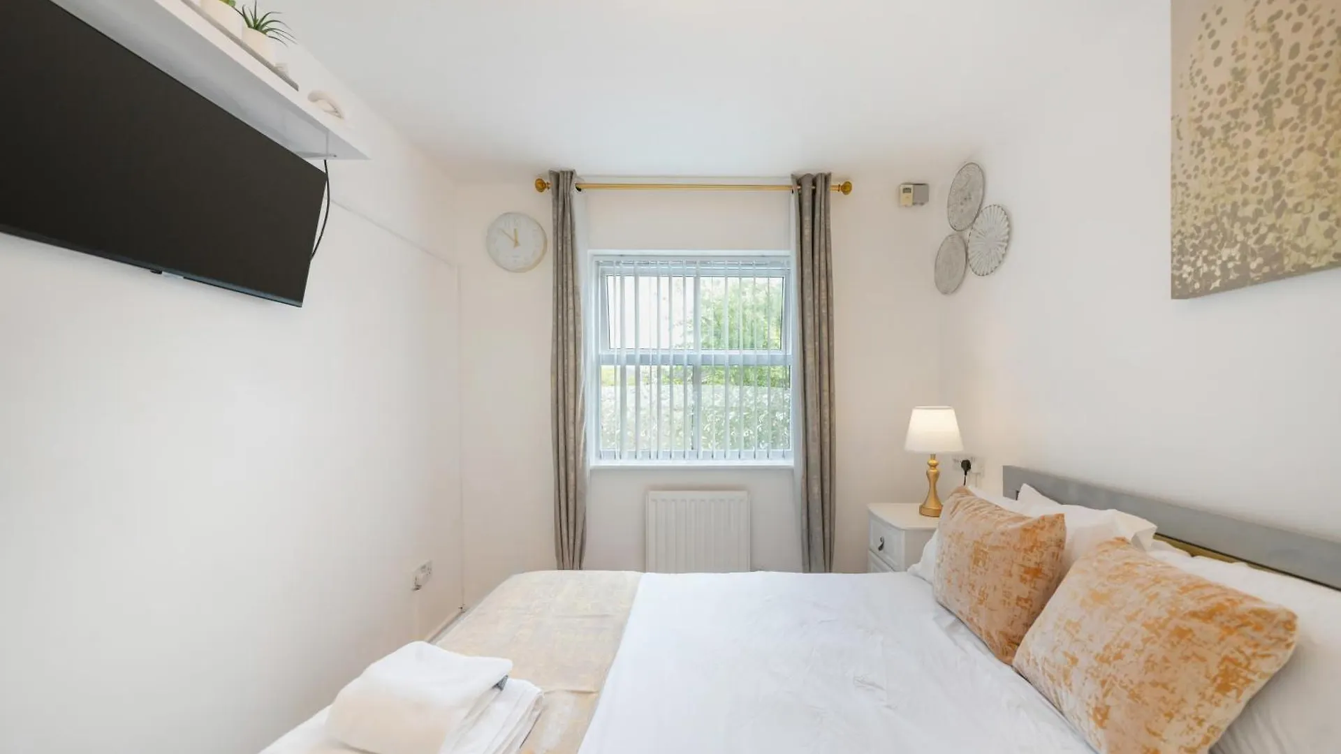 Villa 5 Min To Heathrow & Uxbridge Station With Parking à Hillingdon 0*,  Royaume-Uni