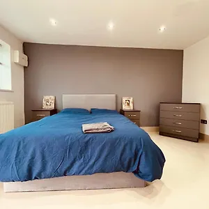Apartment Large And Comfy Flat C Near Heathrow, Hillingdon