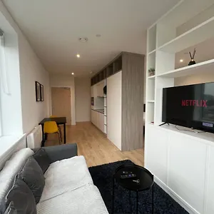 Apartment London Heathrow Airport Voyager House Terminal 12345 - Ev Electric And Parking Available, Hillingdon